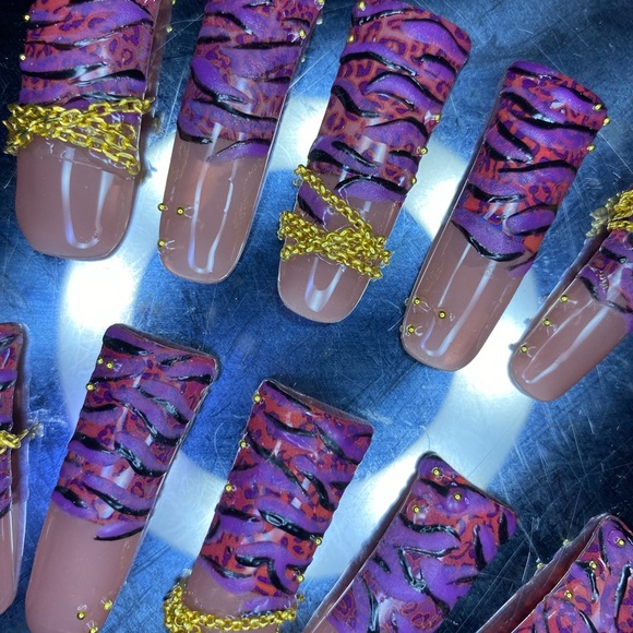 Clawdeen (3 XL duck ) ( GLOW IN THE DARK ) - Picture 8 of 10